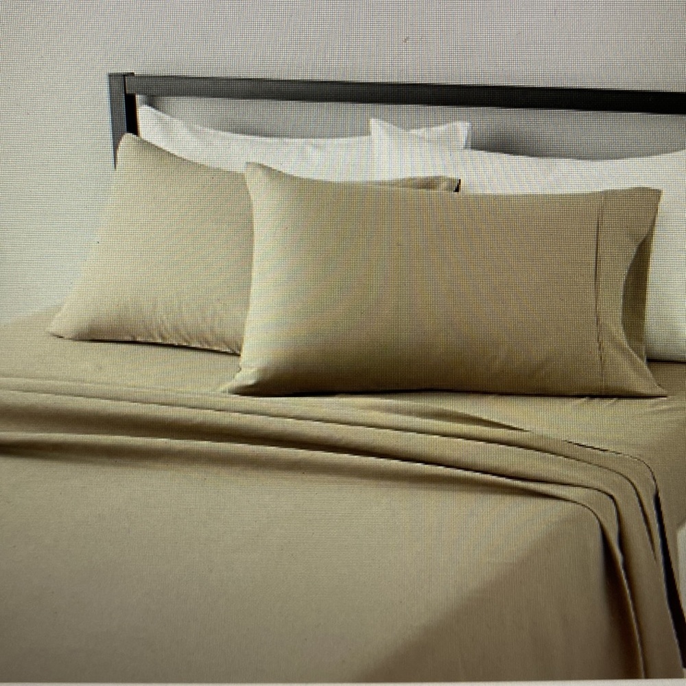 Amazon Basics Lightweight Super Soft Easy Care Microfibre Bed Sheets